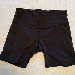 Athleta - Ultimate Stash II 7" Short XL | Black